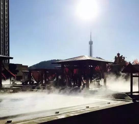 一起泡个温泉,温泉泡池冬天来一场暖暖温泉旅行