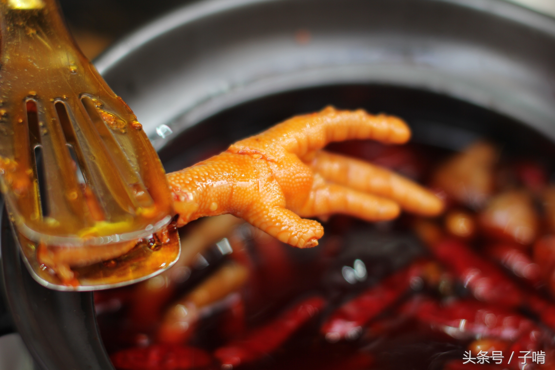 10块钱三个鸡爪,一包十几块的火锅鸡爪