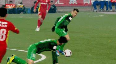 那些足坛精彩瞬间,梅西足球赛场上的搞笑瞬间