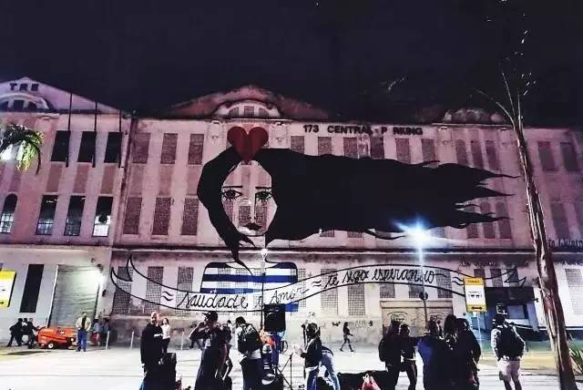 去年夏天，他几乎花光了全部积蓄流浪巴西，去了这些自由有趣的咖啡馆