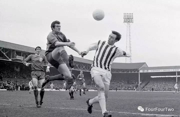 头球会伤头部吗,头球影响球员大脑或致记忆衰退