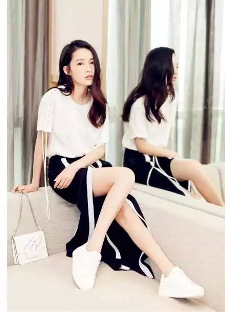 春天t恤最新款,春季t恤怎么穿比较好看