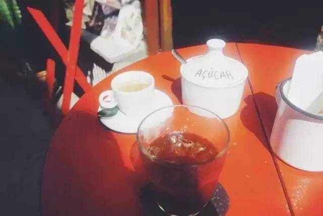 去年夏天，他几乎花光了全部积蓄流浪巴西，去了这些自由有趣的咖啡馆