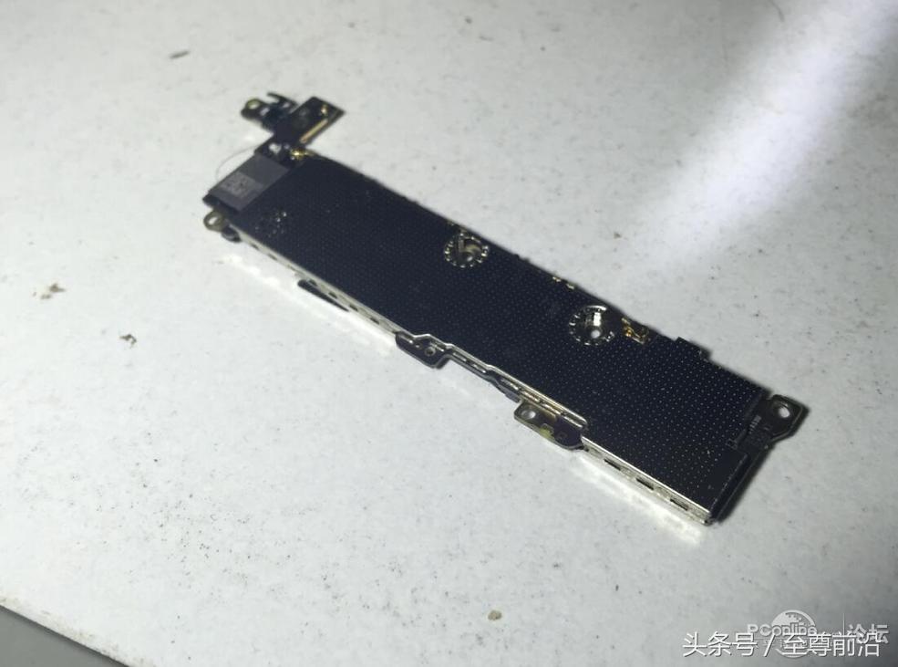 iphone坐弯了,iphone弯了继续使用