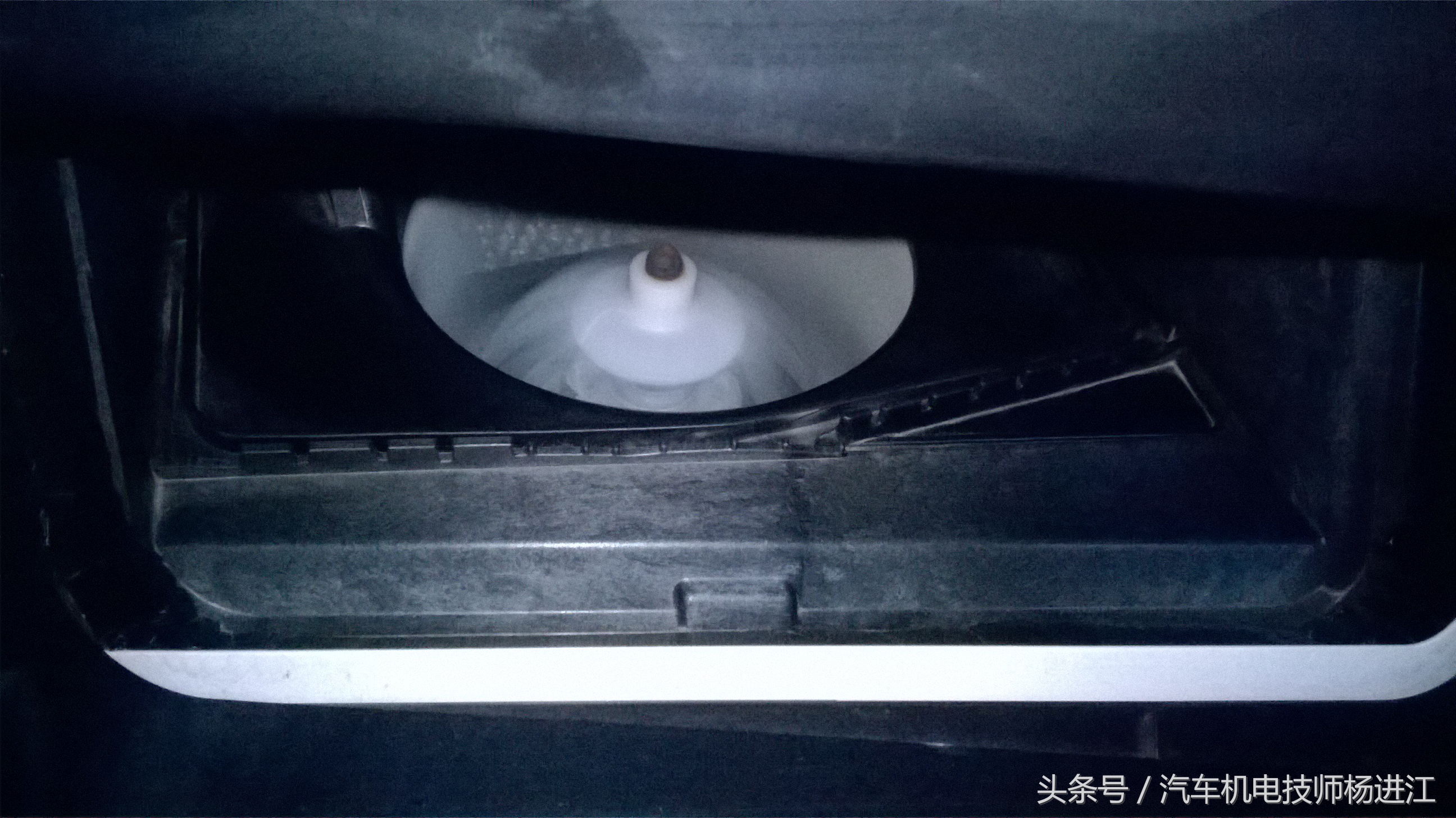 汽车空调进风系统清理,您的爱车清洗空调系统了吗