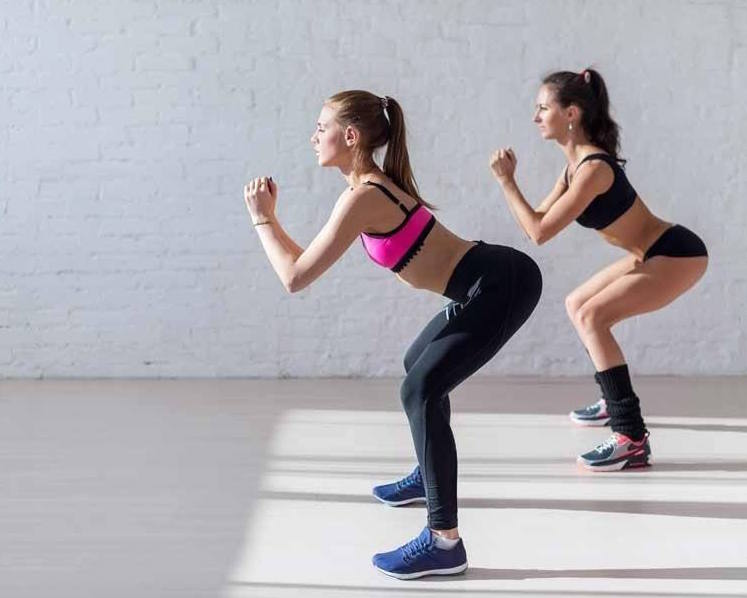 跑步前3个热身动作小视频,跑步前的6个热身动作预防岔气