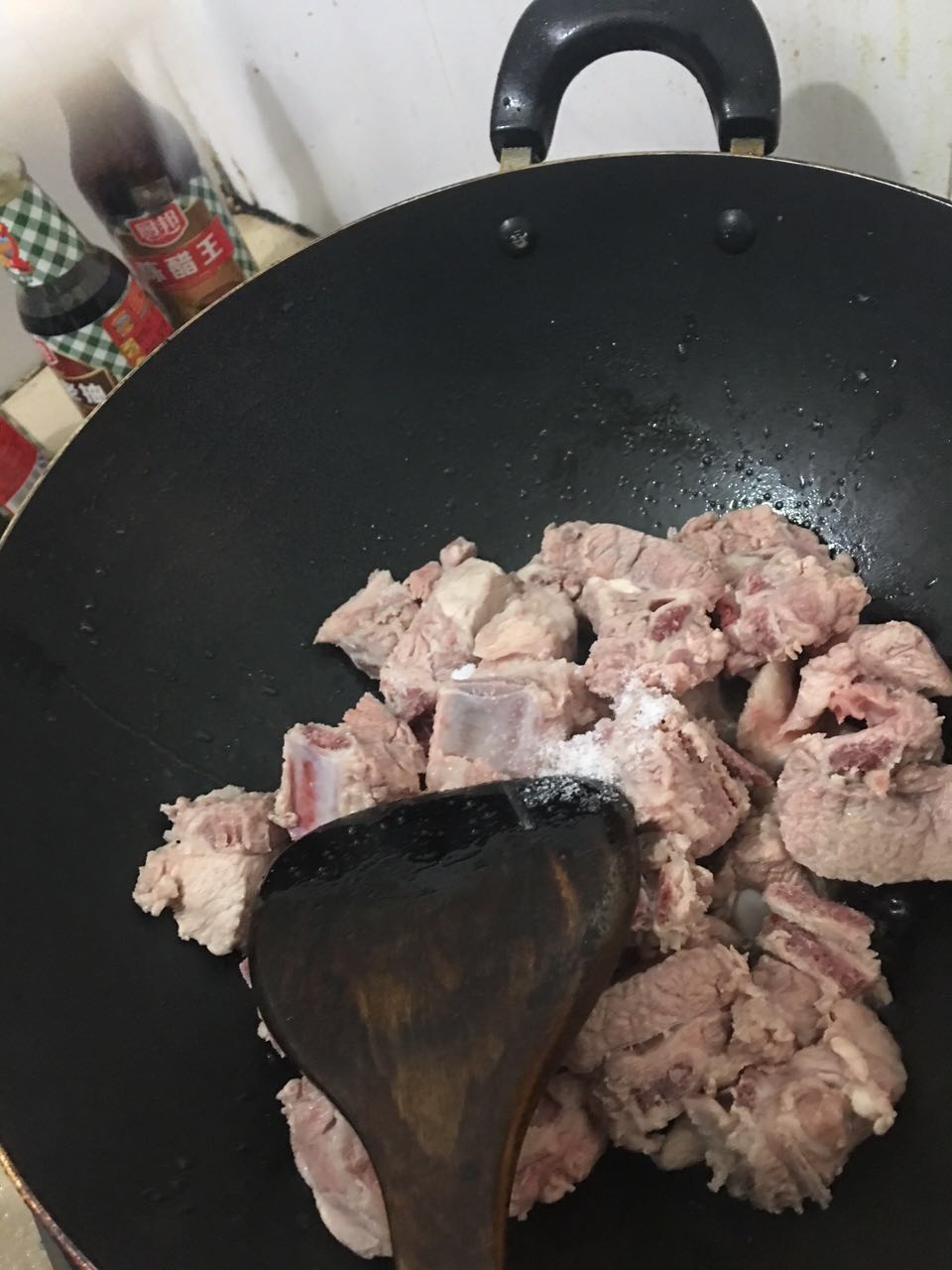 排骨汤入味的正确方法,如何炖排骨汤才能肉烂骨酥