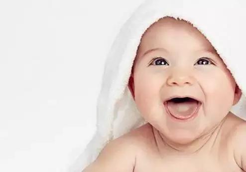 宝宝身上大片青色胎记还有咖啡斑,宝宝身上青色胎记