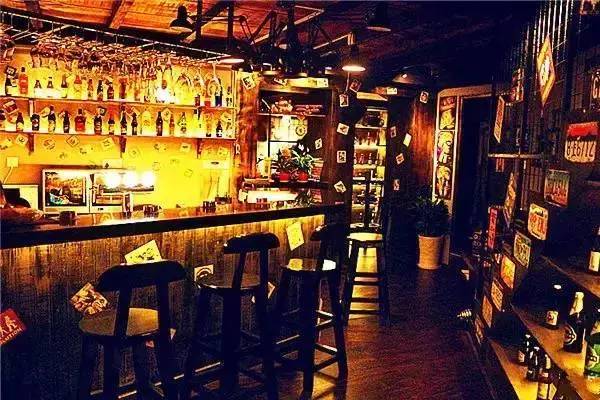 国足与酒,都是孤独而倔强的存在