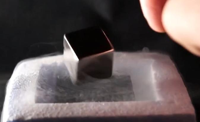 生活中怎样让物体悬浮和太空一样,能让物体悬浮的科学小实验