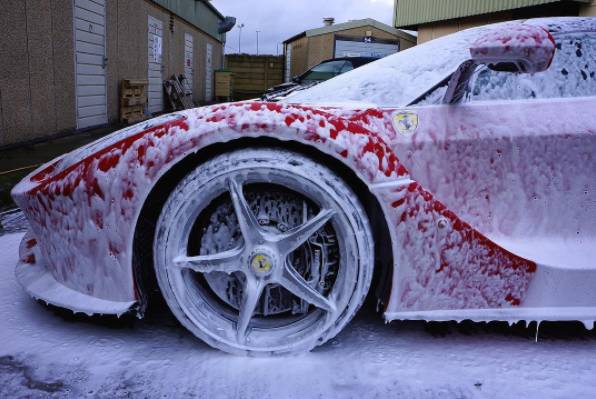 就算你月薪5万又怎样，在这儿也只够洗次车