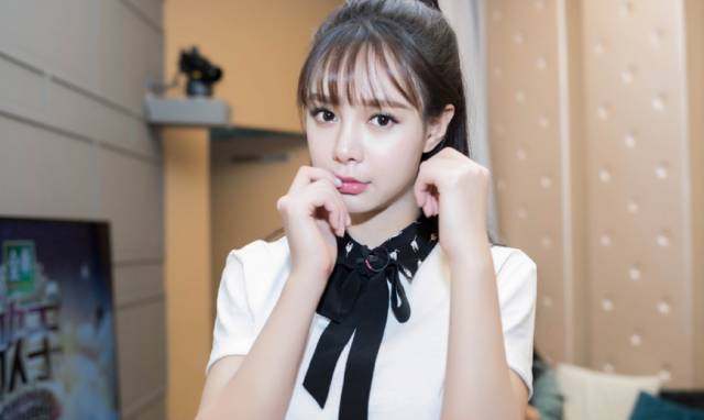 女明星的化妆包里都有什么？