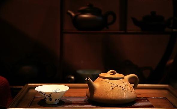 新手如何挑选紫砂壶,如何通过正确的方法来选择紫砂壶