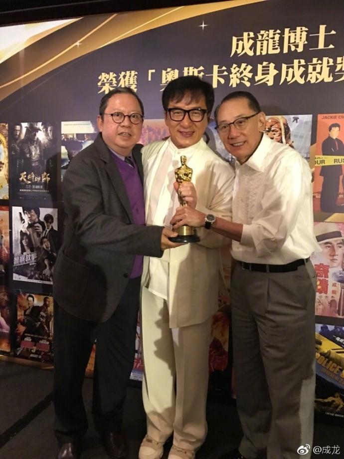 成龙和卢惠光同框,卢惠光成龙决裂