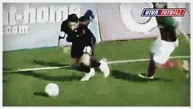 足球搞笑假摔集锦,足球十大搞笑进球集锦