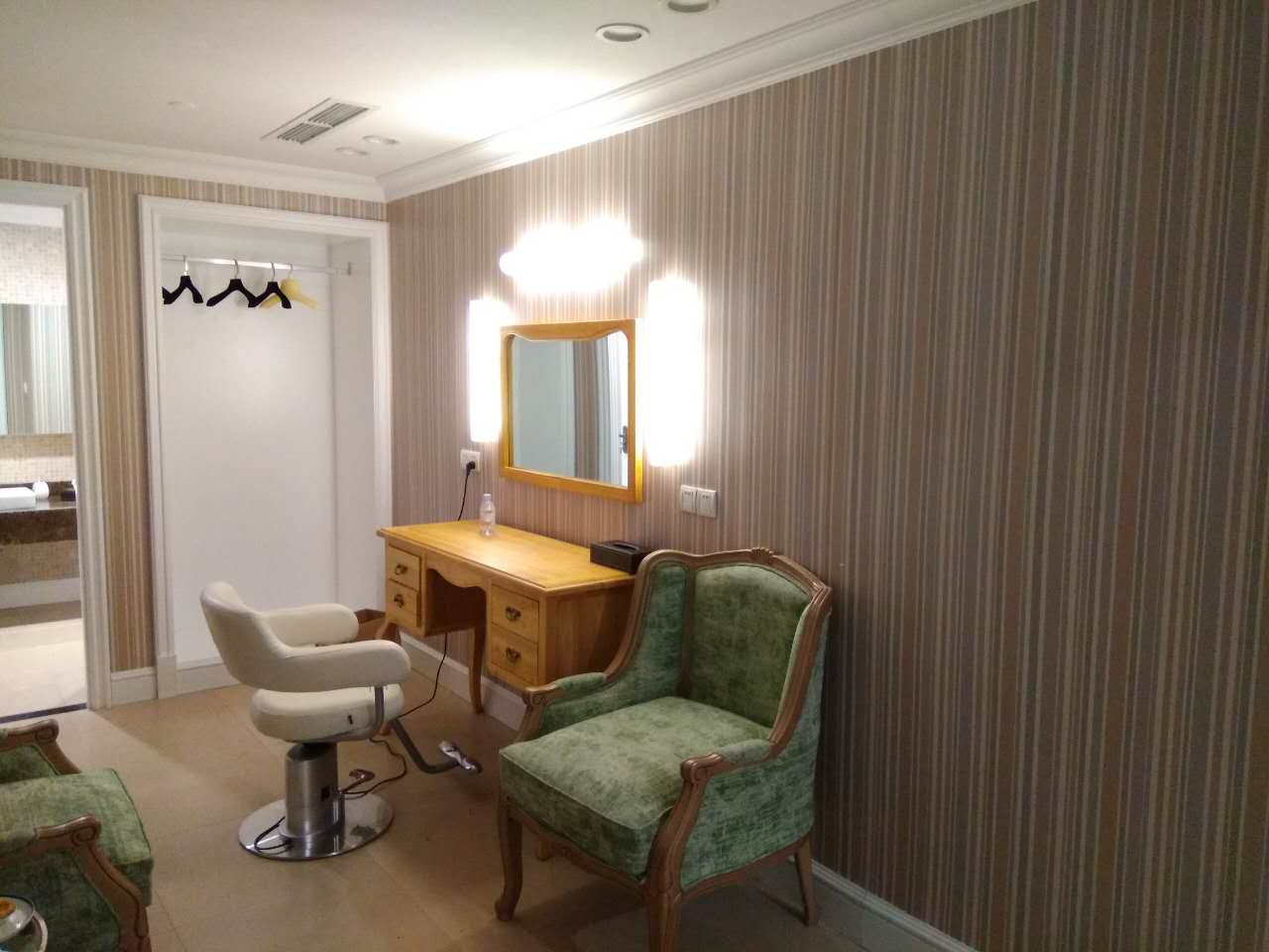 婚礼会所和酒店哪个好,结婚在家里办还是酒店办