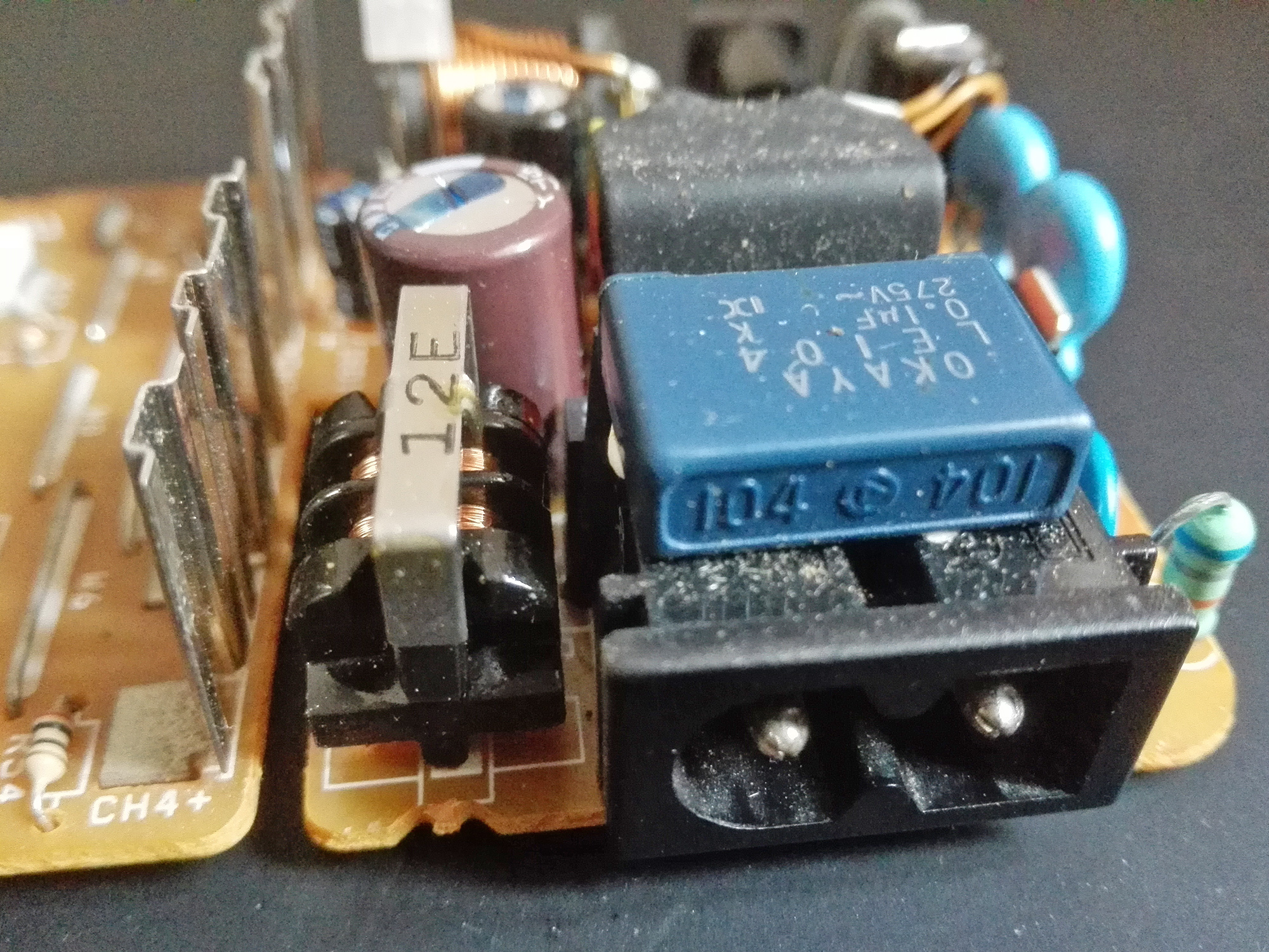 拆解全透明科技风充电宝,正品原装电池充电器