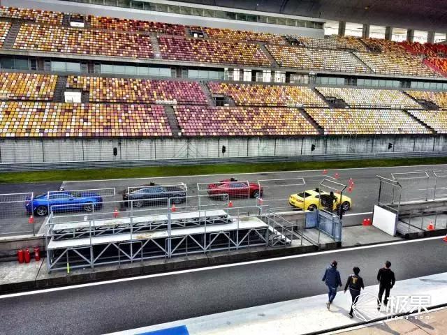 上海f1赛道体验价格,大黄蜂科迈罗敞篷版驾驶体验