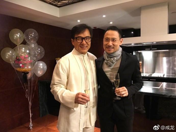 成龙和卢惠光同框,卢惠光成龙决裂
