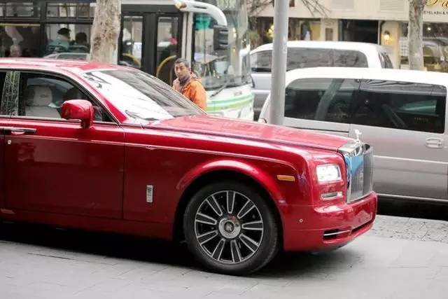 王思聪的车库有多少车,王思聪的车库有多少豪车