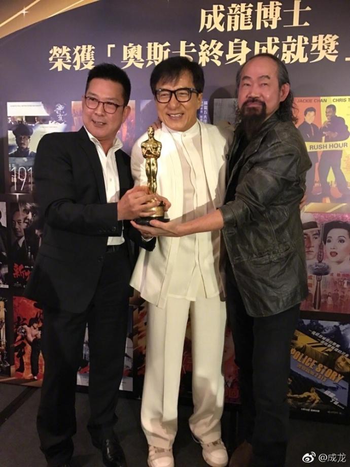 成龙和卢惠光同框,卢惠光成龙决裂