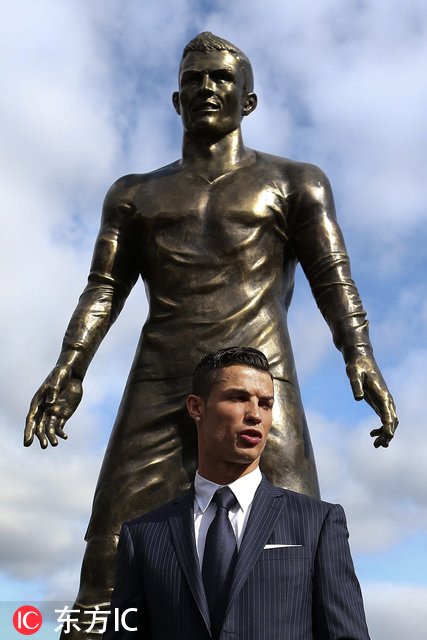 c罗蜡像在纽约揭幕全过程,c罗最逼真的蜡像
