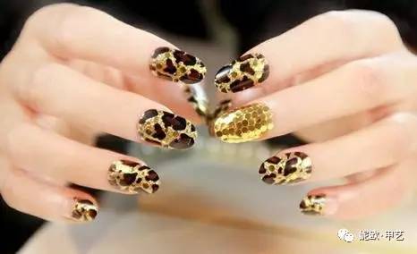 指甲油胶快速干的方法,怎么样能让指甲油快速干掉