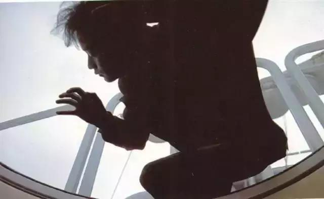 哥哥张国荣的传奇一生,张国荣老照片100张