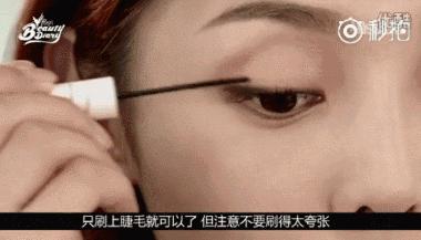 45岁的高圆圆和25岁的周冬雨,周冬雨高圆圆淡妆