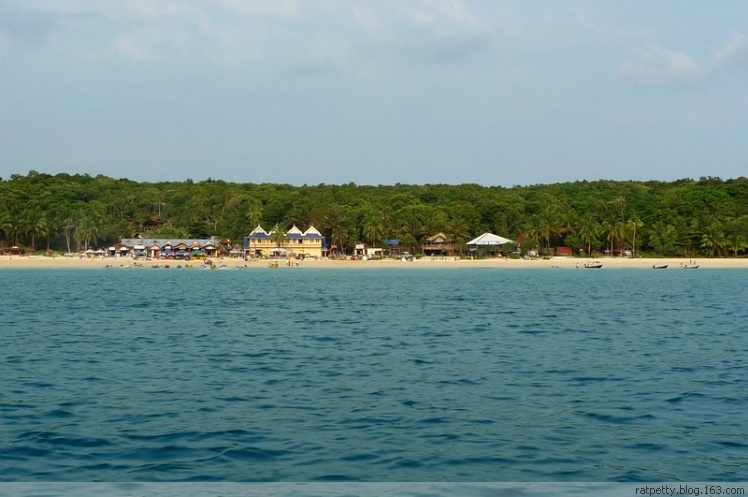 在孤独小岛上追蜥蜴、为岛民演奏音乐、玩浮潜、品冰咖啡，好享受