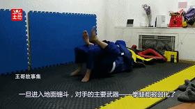 女子巴西柔术实战训练,女生练习巴西柔术十字固