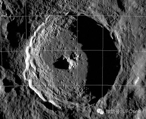 月球表面出现神秘黑洞,月球是否真的像传闻一样是外星人