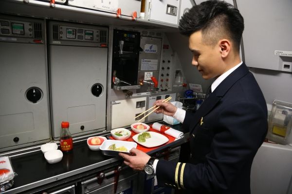 国航：万米高空与旅客过除夕看春晚直播