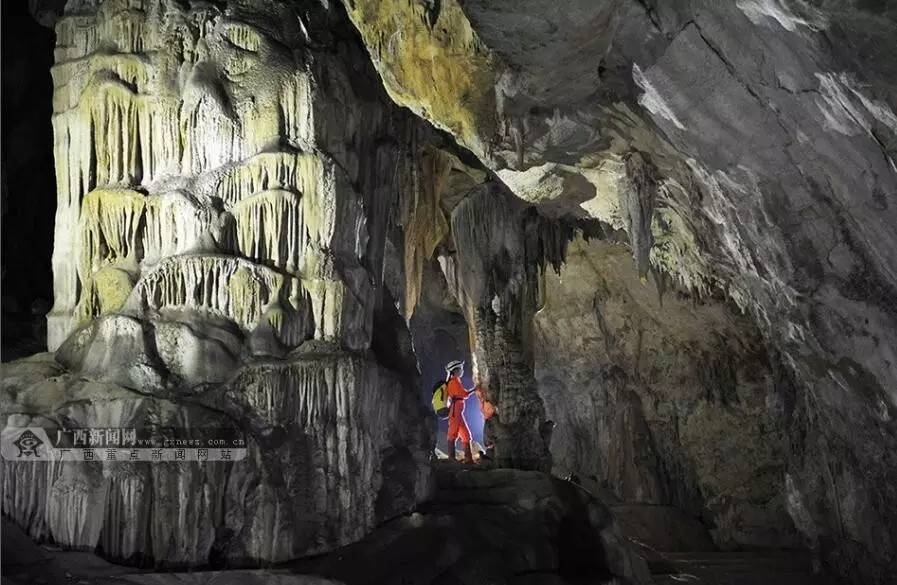 城报｜震惊！东兰发现了一个巨大的“黑色眼睛”，中外科考队惊讶不已