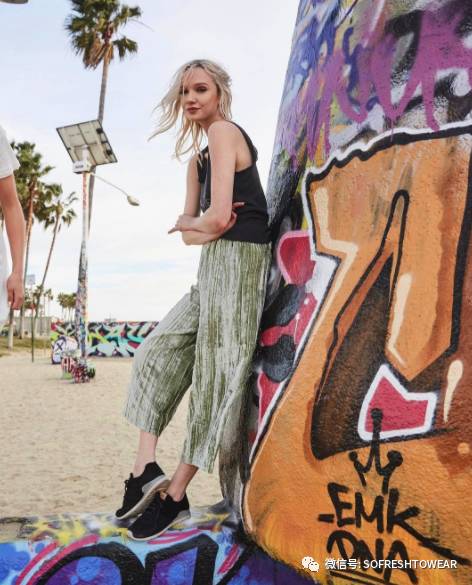 ugg鞋穿搭,ugg变黑色