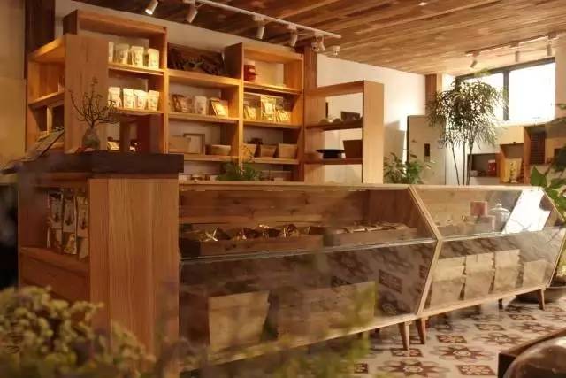 这座藏在旧城区菜市场里的“百货”,装满了老厦门的味道!