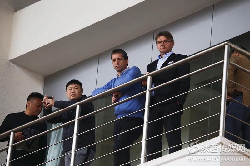 特鲁西埃亮相看台2017中国足协乙级联赛西安开幕