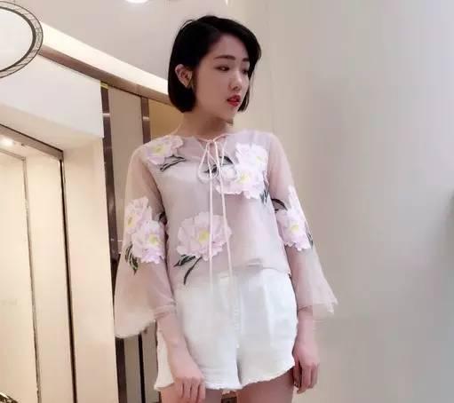 搭配时尚轻盈的雪纺衫超赞,雪纺衫怎么穿时尚高级又仙气