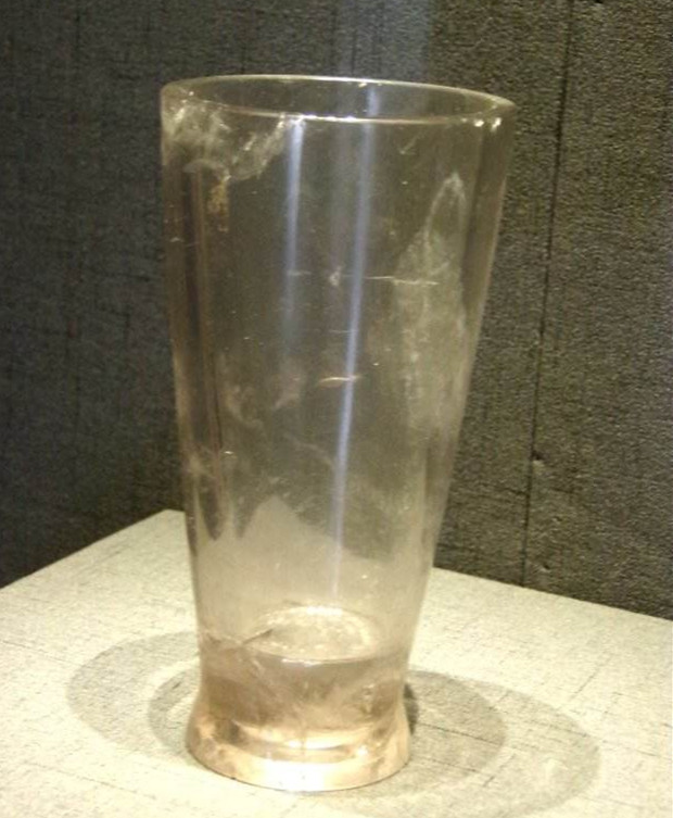 2000年前的古墓挖出玻璃杯,汉代墓出土水晶杯