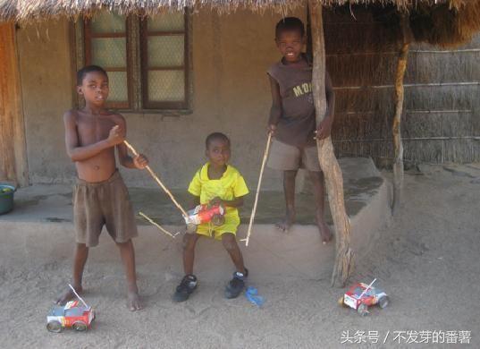 一组非洲儿童的玩具照片，看完感到很心酸！