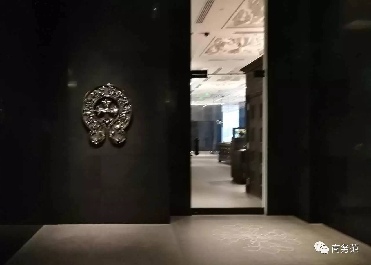 他家的银饰比金贵，却总有人想要挂几斤