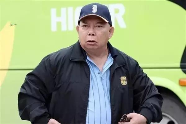 33岁出道即成名的人,33岁演艺生涯