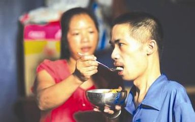 被蜜蜂蛰了民间疗法,蜜蜂疗法治癌症