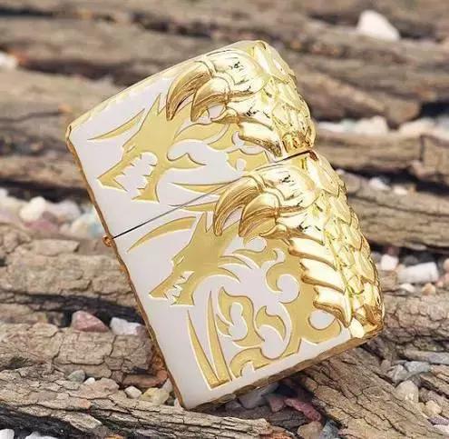 二战美国大兵不扛枪也能成为英雄,二战的美国大兵带几支枪