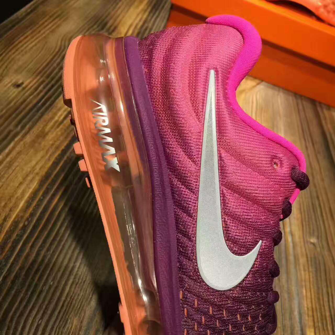 耐克羽绒服的标怎么辨别真假,空军一号耐克真假鉴别