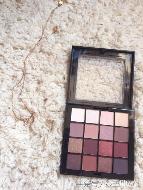 哑光眼影和微珠光眼影妆容区别,最显高级的眼妆