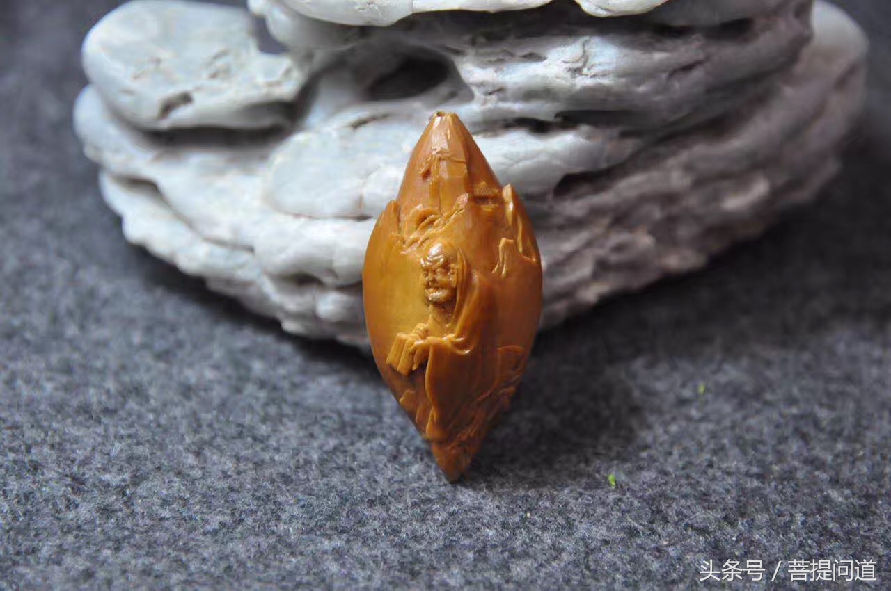 三藏橄榄核雕价位及图片,核雕三藏大师本人照片大全