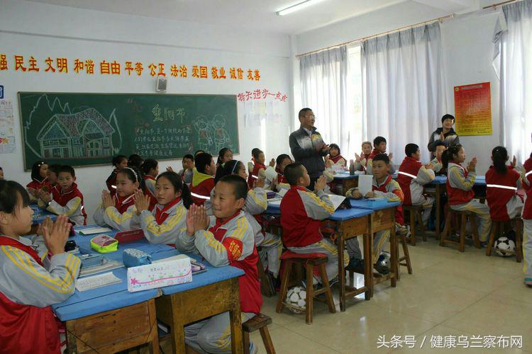 巩建伟,集宁区光明街小学校长巩建伟