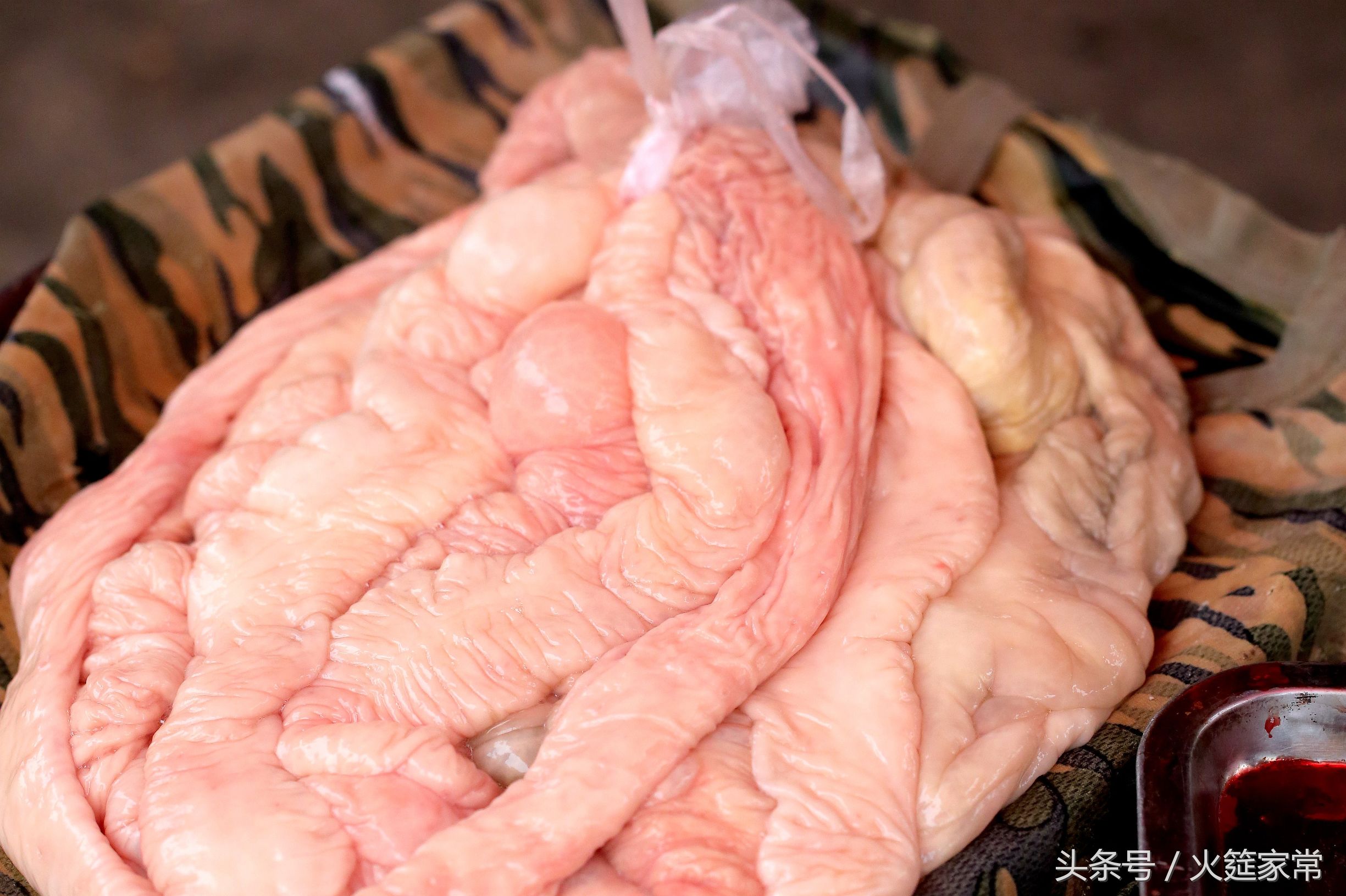 洗肥肠放什么东西洗得最干净,半成品肥肠怎么洗最快最干净