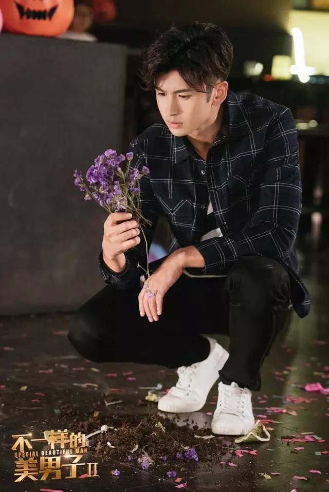 杨幂签约艺人选秀,杨幂签约的男歌手